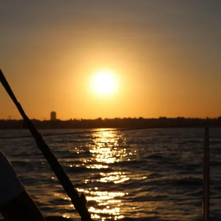 Magnificent Sailboat With Free Parking For Cars Botel Valenza