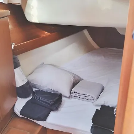 船上ホテル Magnificent Sailboat With Free Parking For Cars バレンシア