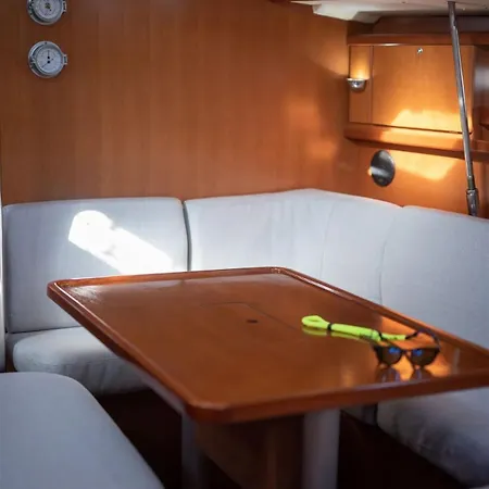 船上ホテル Magnificent Sailboat With Free Parking For Cars *