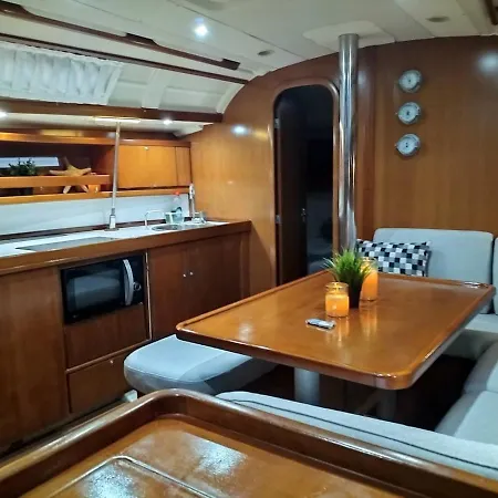 船上ホテル Magnificent Sailboat With Free Parking For Cars バレンシア