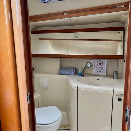 Magnificent Sailboat With Free Parking For Cars Úszó hotel *