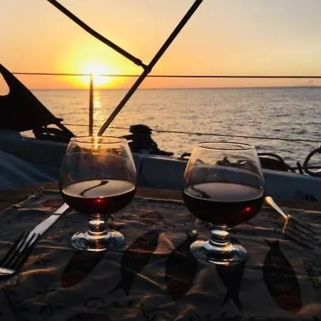 Magnificent Sailboat With Free Parking For Cars Úszó hotel *