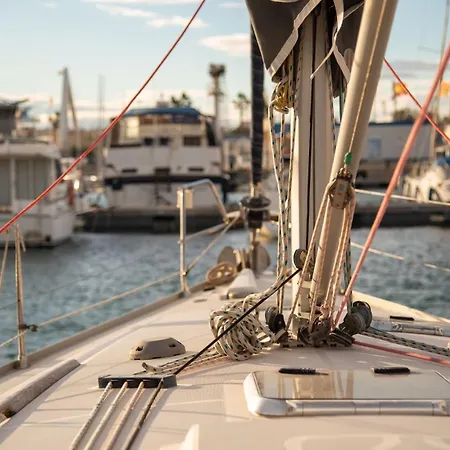 船上ホテル Magnificent Sailboat With Free Parking For Cars
