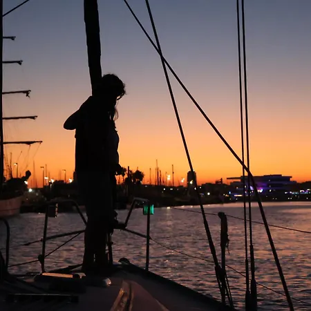 船上ホテル Magnificent Sailboat With Free Parking For Cars *